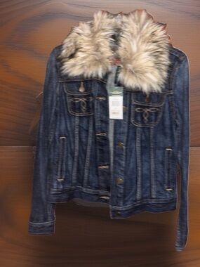 Lauren Ralph Lauren denim jacket with removable faux fur collar.Women’s SM, NWTs
